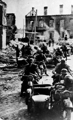 Sygn. GK 28239, Żołnierze niemieccy wkraczają do Warszawy;