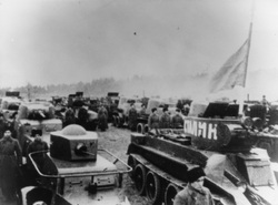 Oddziały armii Czerwonej w oczekiwaniu na rozpoczęcie defilady w Białymstoku, wrzesień 1939 r., sygn. IPN BU 188/300-342-005;