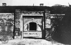 Drzwi do pomieszczenia więziennego 1945 r.