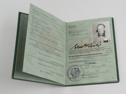 Paszport Ericha Kocha, wystawiony przez ambasadę RFN w 1982 r. (fot. AIPN)