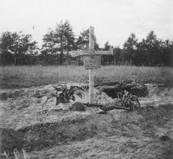 Zbiorowa mogiła 11 polskich żołnierzy poległych 25-27 września 1939 r. -  sygn. GK-5-1-333-2